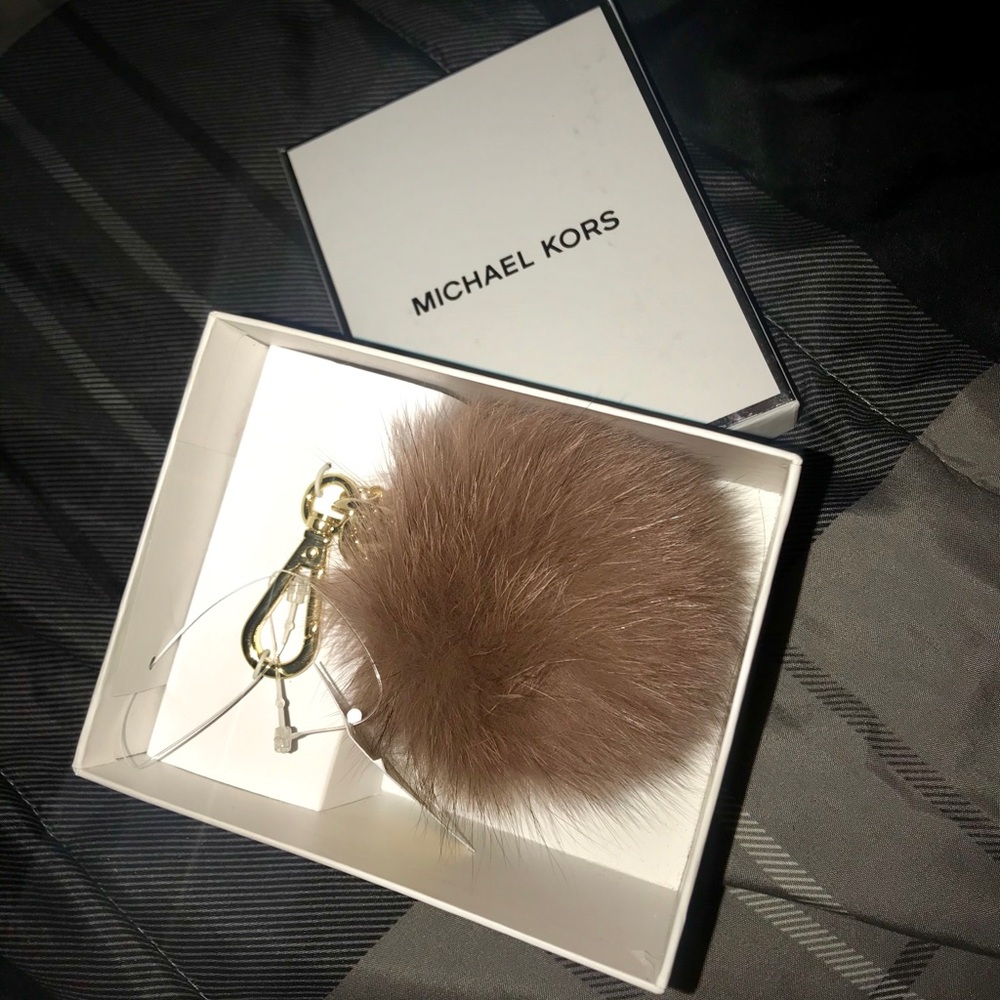 DUSTY ROSE POM POM MICHAEL KORS KEY CHAIN 🌸